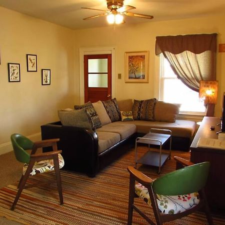 Falls Retreat: Riverside Downtown Getaway Niagara Falls Exterior photo