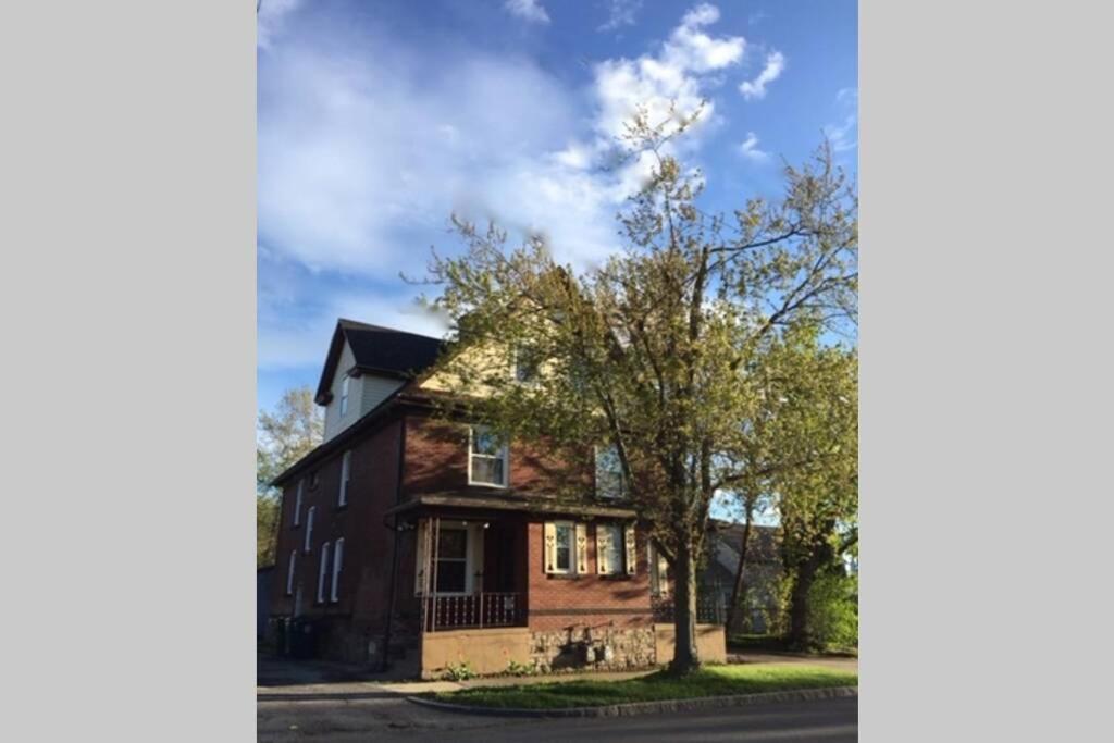 Falls Retreat: Riverside Downtown Getaway Niagara Falls Exterior photo
