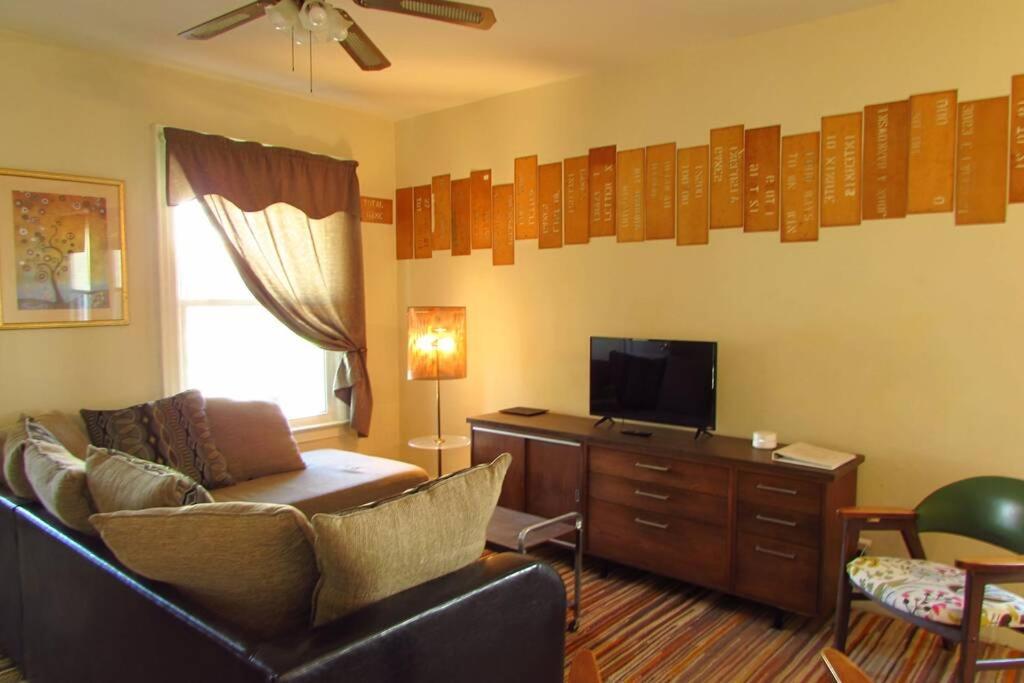 Falls Retreat: Riverside Downtown Getaway Niagara Falls Exterior photo